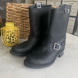 Frye boots. Oil resistant. Maxitred. Like new.